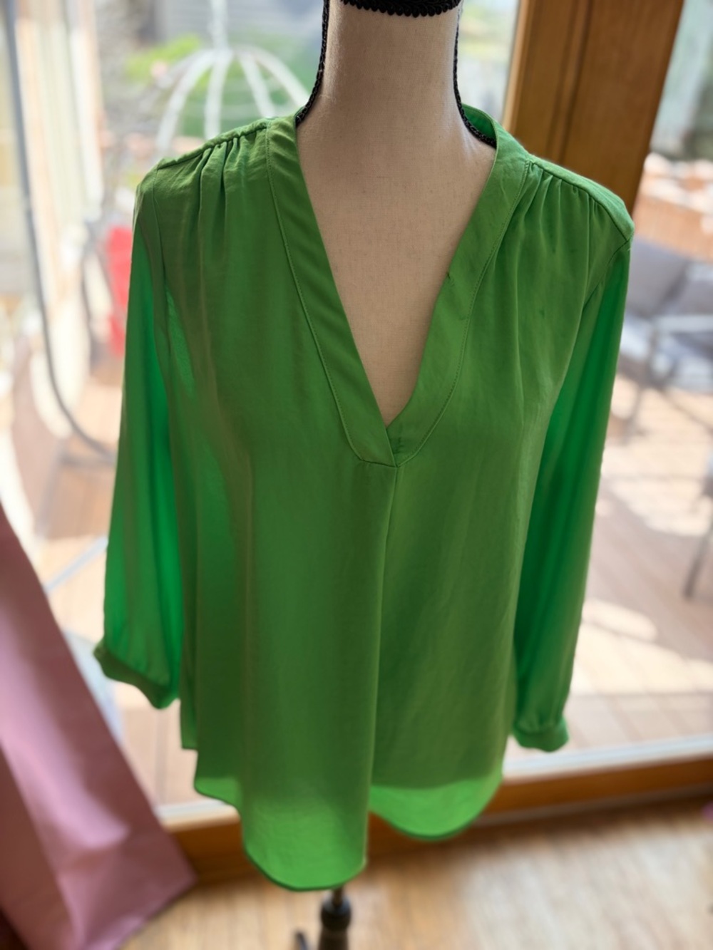 Vince Camuto Bright Green V-Neck Long-Sleeve Blouse